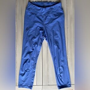 On cloud W light blue active leggings.